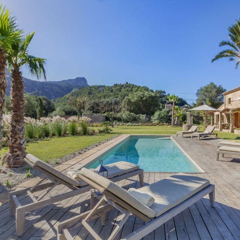 Enjoy the Mallorcan countryside from the private outdoor pool