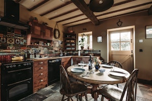 Old English Farmhouse image 12