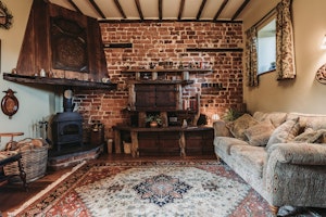 Old English Farmhouse image 8