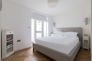 South Kensington Chic image 2