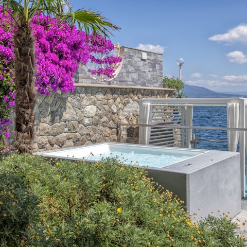 Bubble in the hot tub with the sea as your backdrop