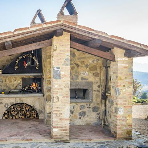 Make traditional pizza in the stone oven