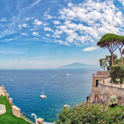 Enjoy unbeatable views of the Gulf of Naples from your two terraces