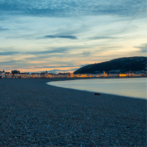 Spend the day at the Welsh coast – Llandudno is a thirty-minute drive