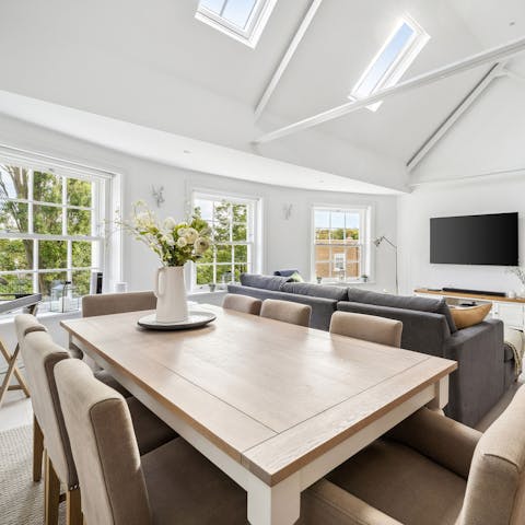 Dine together in the bright, attractive open-plan space