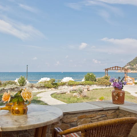 Mix your favourite cocktail and admire the sea views from the balcony