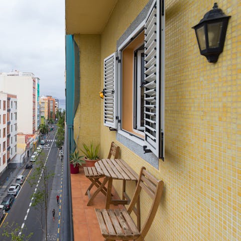 Enjoy an aperitif with sea views in the distance from the balcony