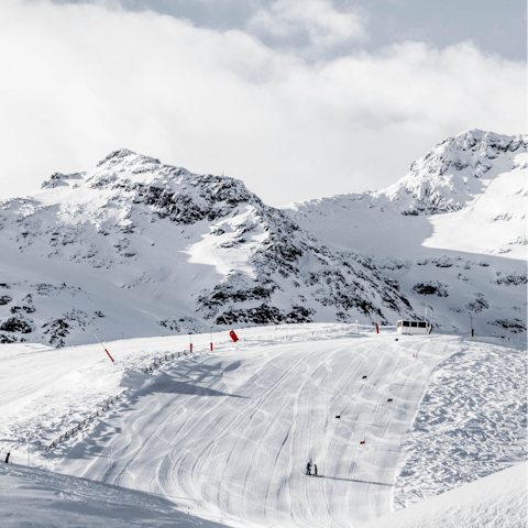 Carve through the Portes du Soleil ski region, right on your doorstep