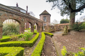 The Artful English image 1