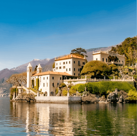 Take a boat trip and admire the beautiful sight of Villa Balbianello