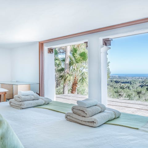 Wake up to the elements from your cleverly designed bedroom