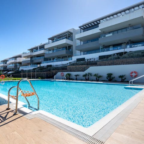 Cool off from the Málaga sunshine in the communal swimming pools