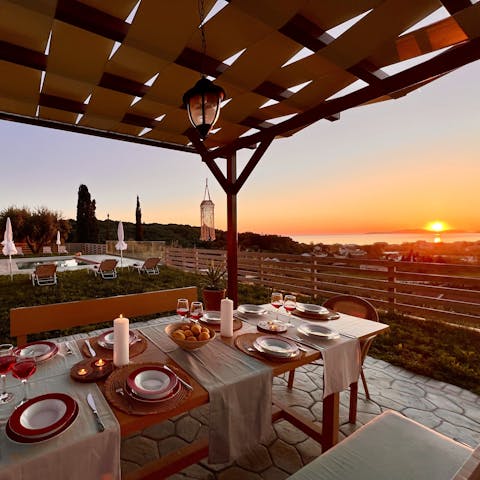 Lay the table for spellbounding sunset mealtimes