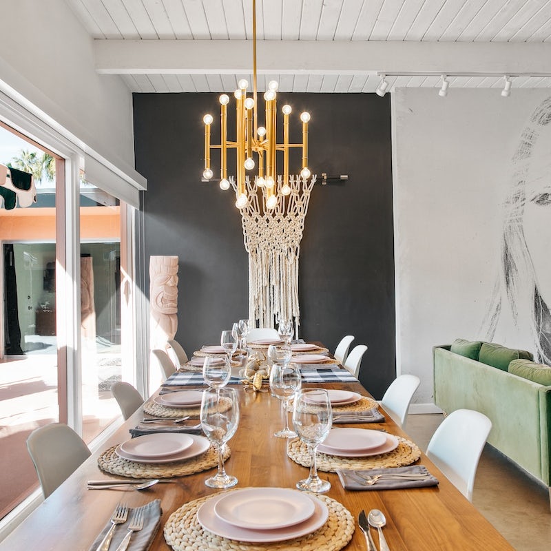 The stunning dining table and tableware
