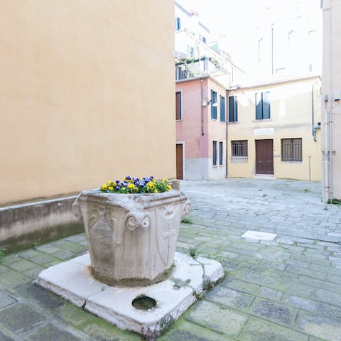 Enjoy the peace of a courtyard entrance, right in the centre of Venice
