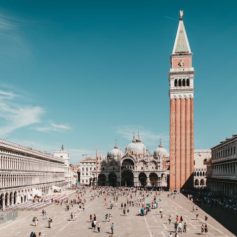 Make the two-minute walk to the central Piazza San Marco