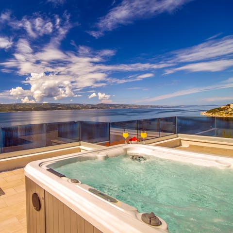 Watch the sunset from your jacuzzi on the upper terrace, marvelling at the incredible vista