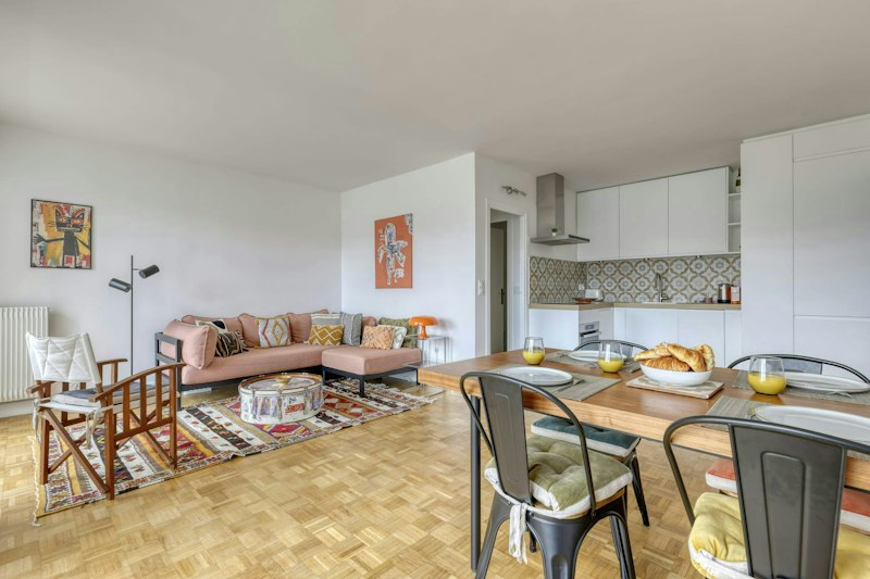 Parisian Appeal main image