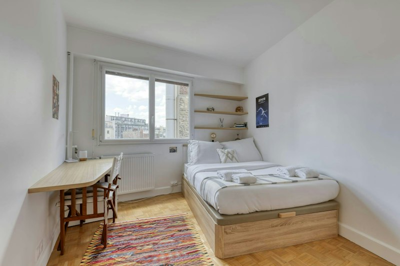 Parisian Appeal additional image