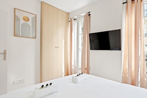 Pigalle Pearl image 3