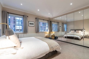 English Manner image 11