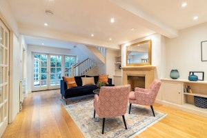 English Manner image 9
