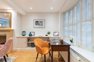 English Manner image 6