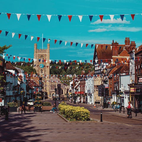 Stay in the pretty town of Henley-on-Thames, just a three-minute walk from the waterfront
