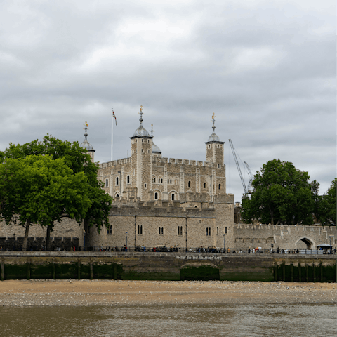 Stroll to the Tower of London in twenty minutes or catch the Tube at Aldgate
