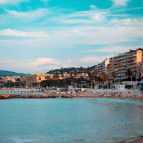 Discover the beauty of Cannes and its famous beaches and iconic pier