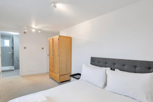 City Stroll image 11