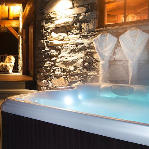 Chill out in the alfresco hot tub