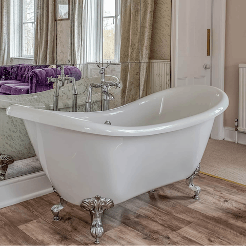 Soak the day away in the master's claw-footed tub