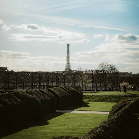 Enjoy a picnic with a view in Jardin des Tuileries – it's a short stroll away