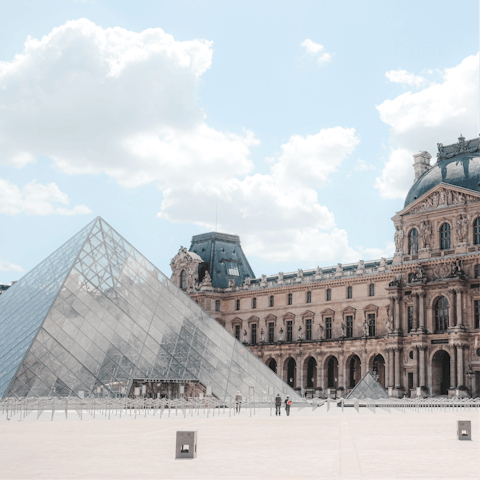 Make the most of your Louvre-side location and admire world-famous art