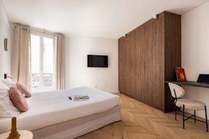 Travertine on Voltaire image 2