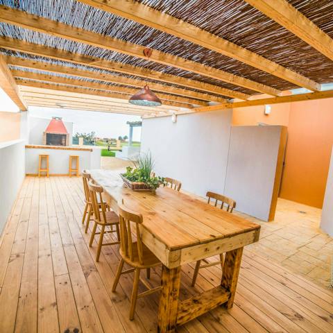 Cook on the barbecue and dine in the shade of the thatched canopy