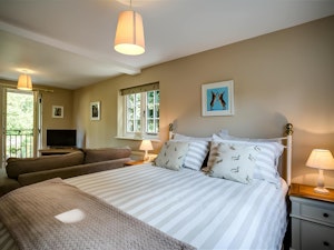 The Burford Beauty image 6