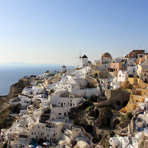 Explore postcard perfect Oia, right on your doorstep