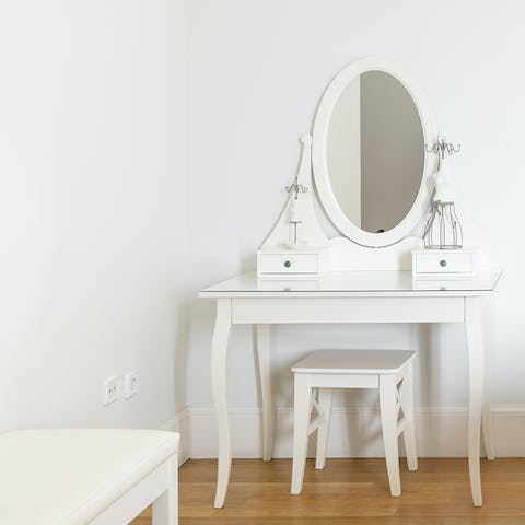 Get ready to head out for dinner at the cute dressing table