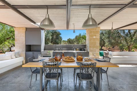 Rustle up a delicious meal in the outdoor kitchen