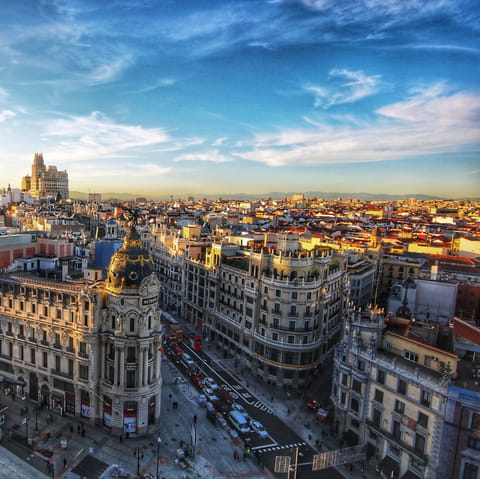 Explore Madrid from your base in the popular Delicias neighbourhood