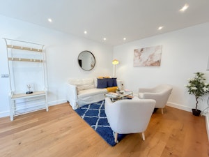 The Mews House image 9