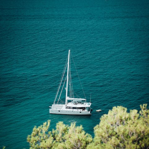 Discover the shores of Santa Eulalia beach, just a 15-minute drive away