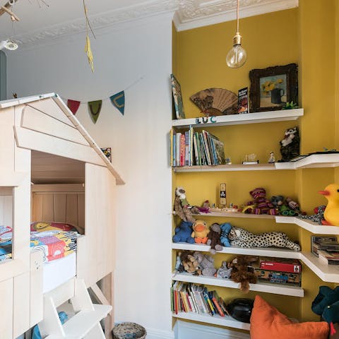 Entertain the children with a kids treehouse bed and plenty of toys 
