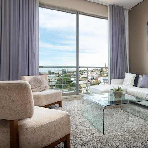 Kick back, relax and enjoy captivating Cape Town views from the comfort of your sitting room