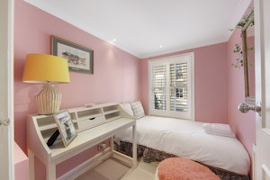 Chelsea in Rose image 2