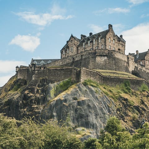 Have a stroll around Edinburgh Castle, a twelve-minute amble from this home
