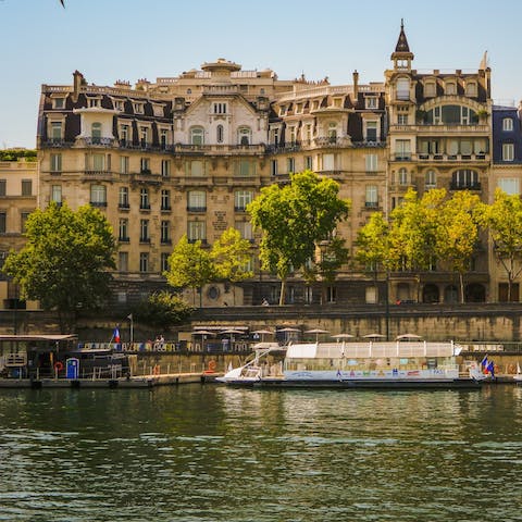 Enjoy a stroll along the banks of the Seine, fifteen minutes away on foot