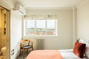 Regent's Rest image 14